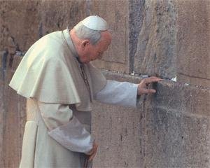 foto: de paus bij de klaagmuur